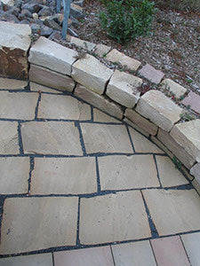 Bad Karlshafender Weser - Sandstein - Polygonalplatte grau-bunt D=3-6cm 1m2/Lage